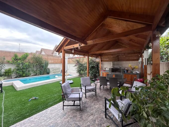 Se vende preciosa casa en Alto Sacramento, Comuna de Buin, piscina, quincho, UF 6.000